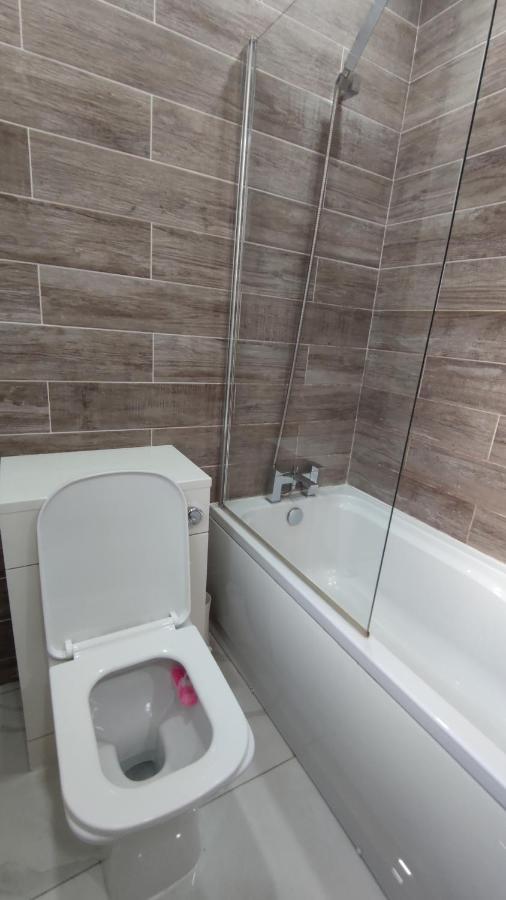 Lovely 2 Bedroom House Worsley Extérieur photo