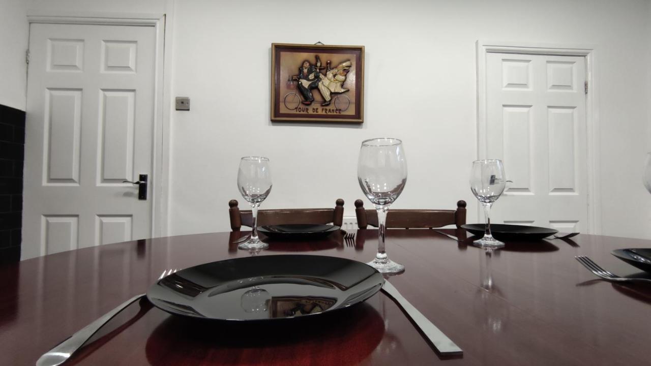 Lovely 2 Bedroom House Worsley Extérieur photo