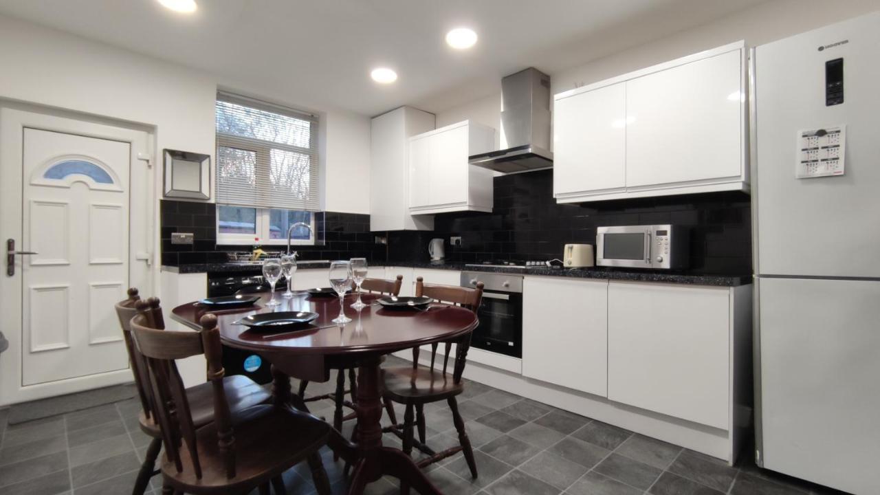 Lovely 2 Bedroom House Worsley Extérieur photo