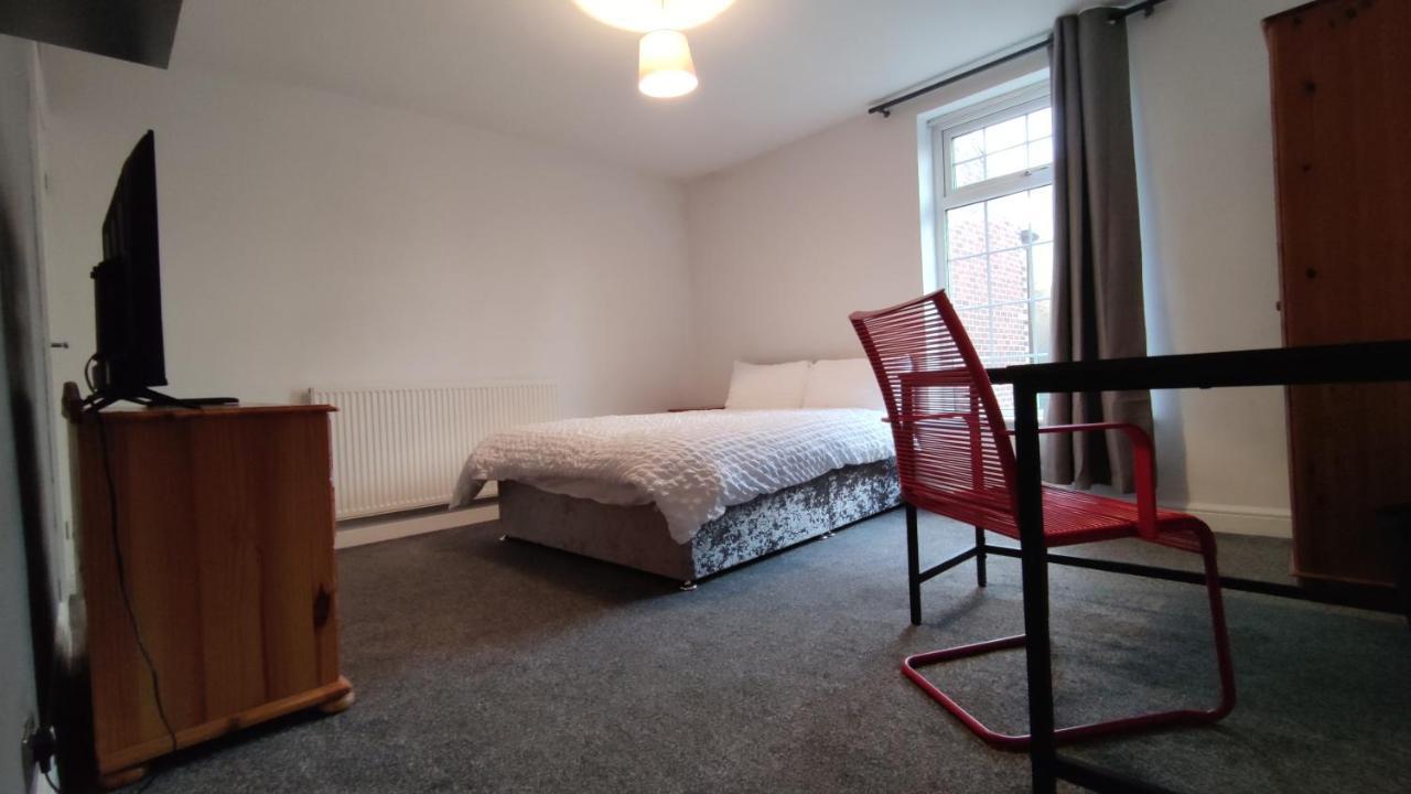 Lovely 2 Bedroom House Worsley Extérieur photo