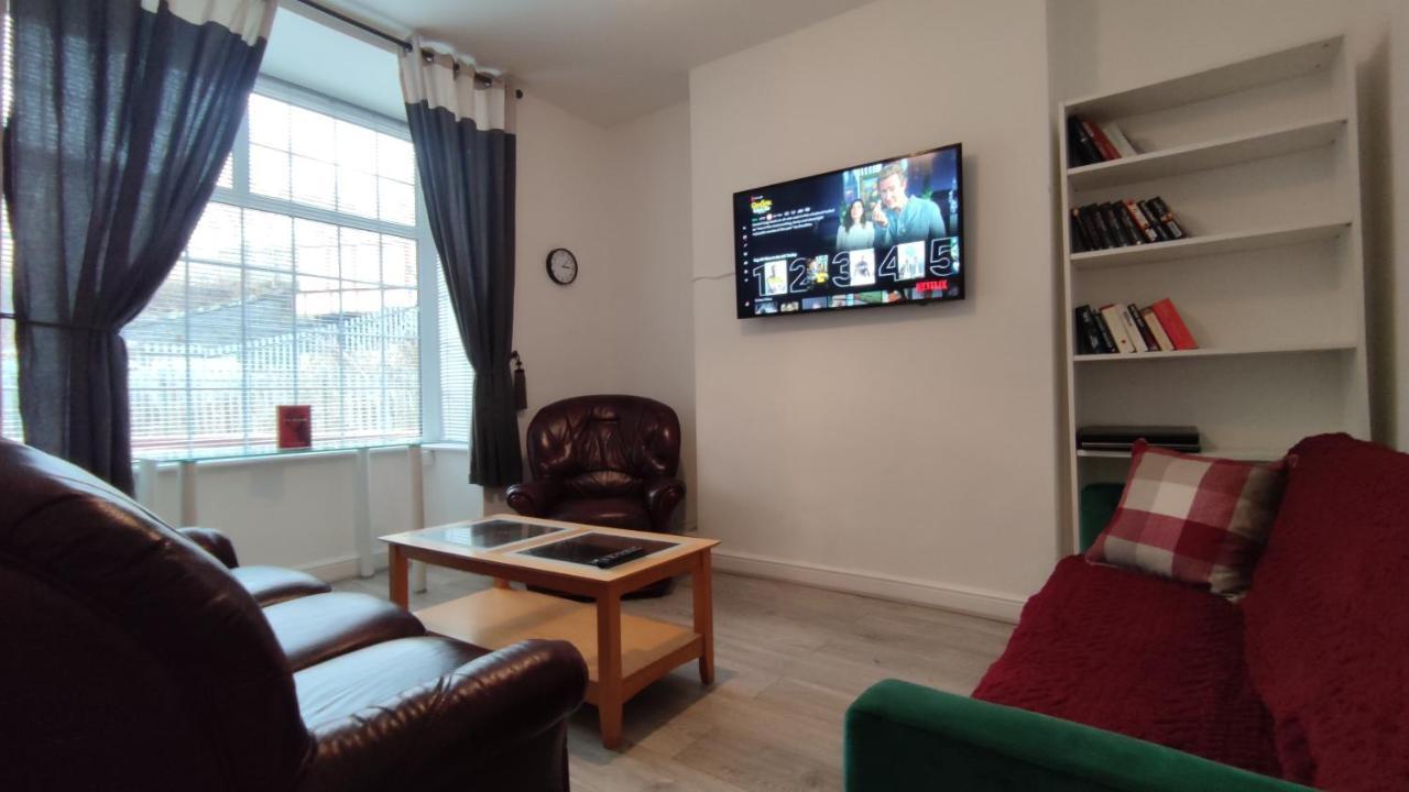 Lovely 2 Bedroom House Worsley Extérieur photo