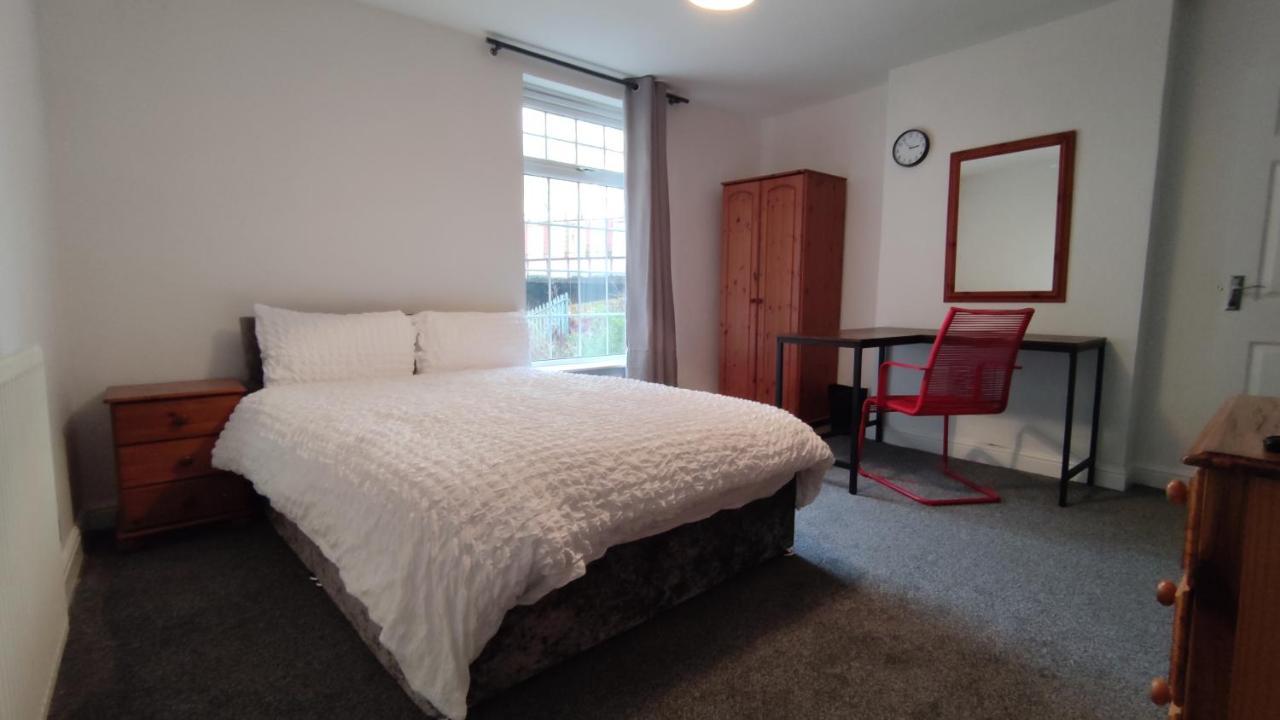 Lovely 2 Bedroom House Worsley Extérieur photo