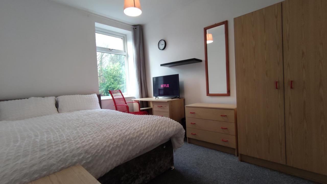Lovely 2 Bedroom House Worsley Extérieur photo