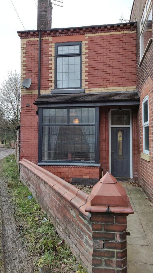 Lovely 2 Bedroom House Worsley Extérieur photo
